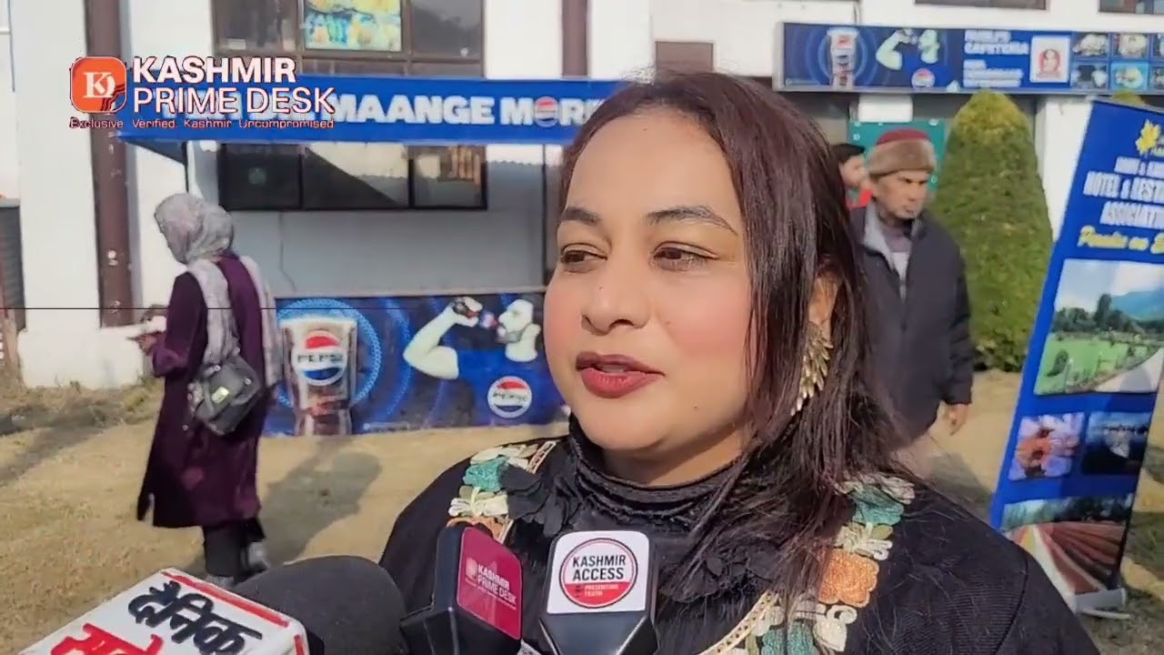 WATCH: Gulmarg Winter Tourism Surges After Fresh Snowfall | New Year Bookings Strong 