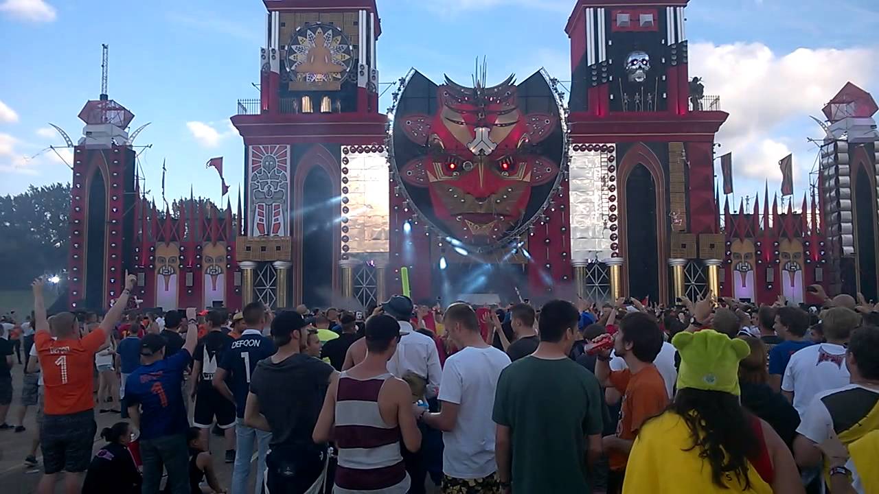 Defqon 1 2014 ( Sunday ) Red Stage Closing Ceremony begins ( Brennan Heart )