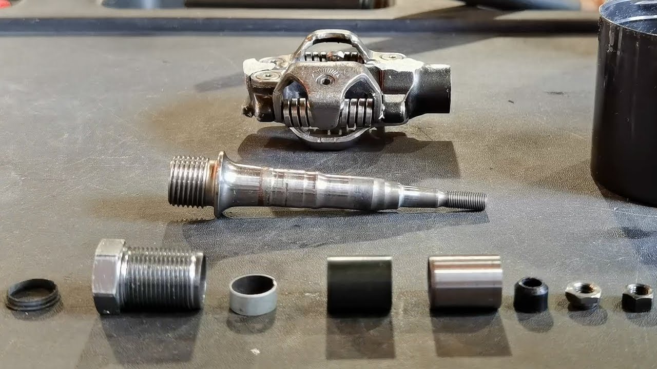 Lagerspiel am Shimano XTR Pedale reparieren ist einfach.