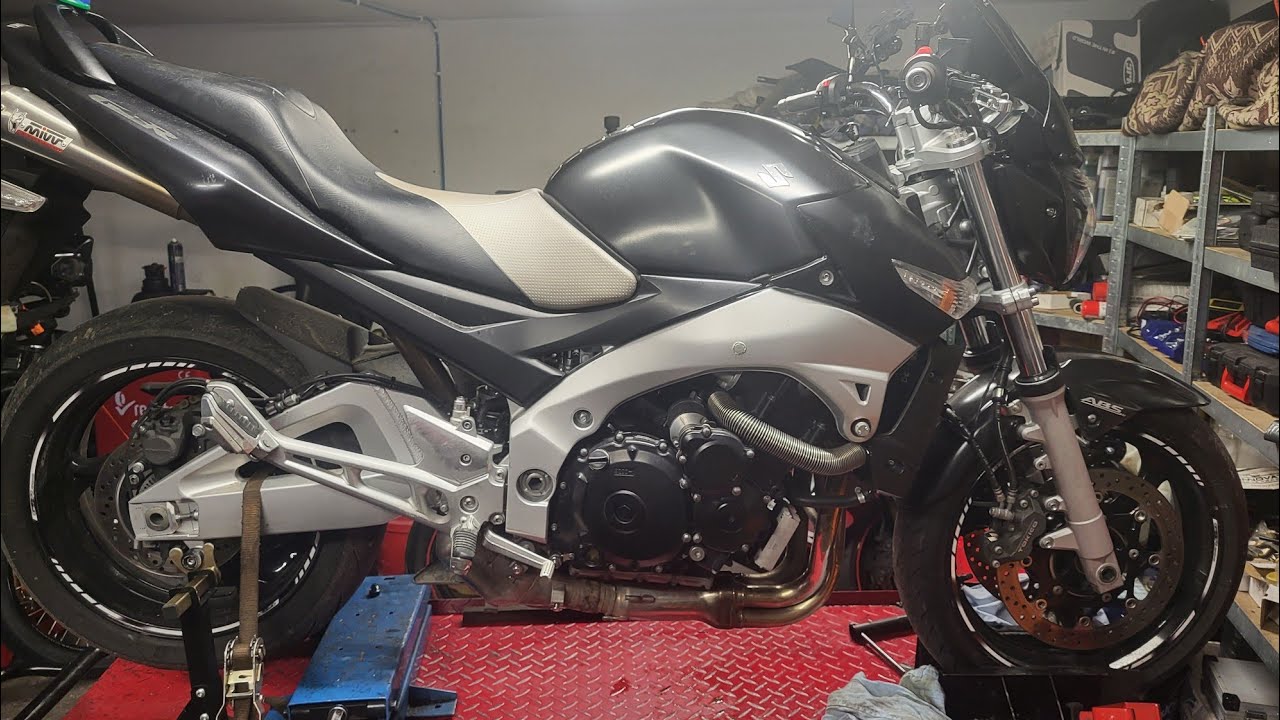 Suzuki GSR 600, modyfikacje sterownika, przegląd, rozrząd, płyny, opony.