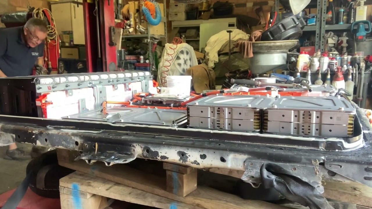 The long [boring] Nissan Leaf 30kwh battery pack strip down [most boring bits sped up ...] Enjoy!