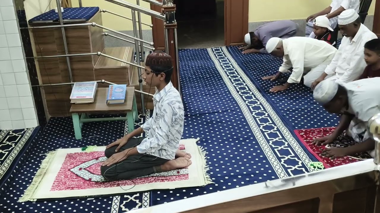 பாவட்டங்குடி முஹம்மது கலீபுல்வா அவர்களின் மகன் இம்தியாஸ் தொழுகை நடத்திய காட்சி