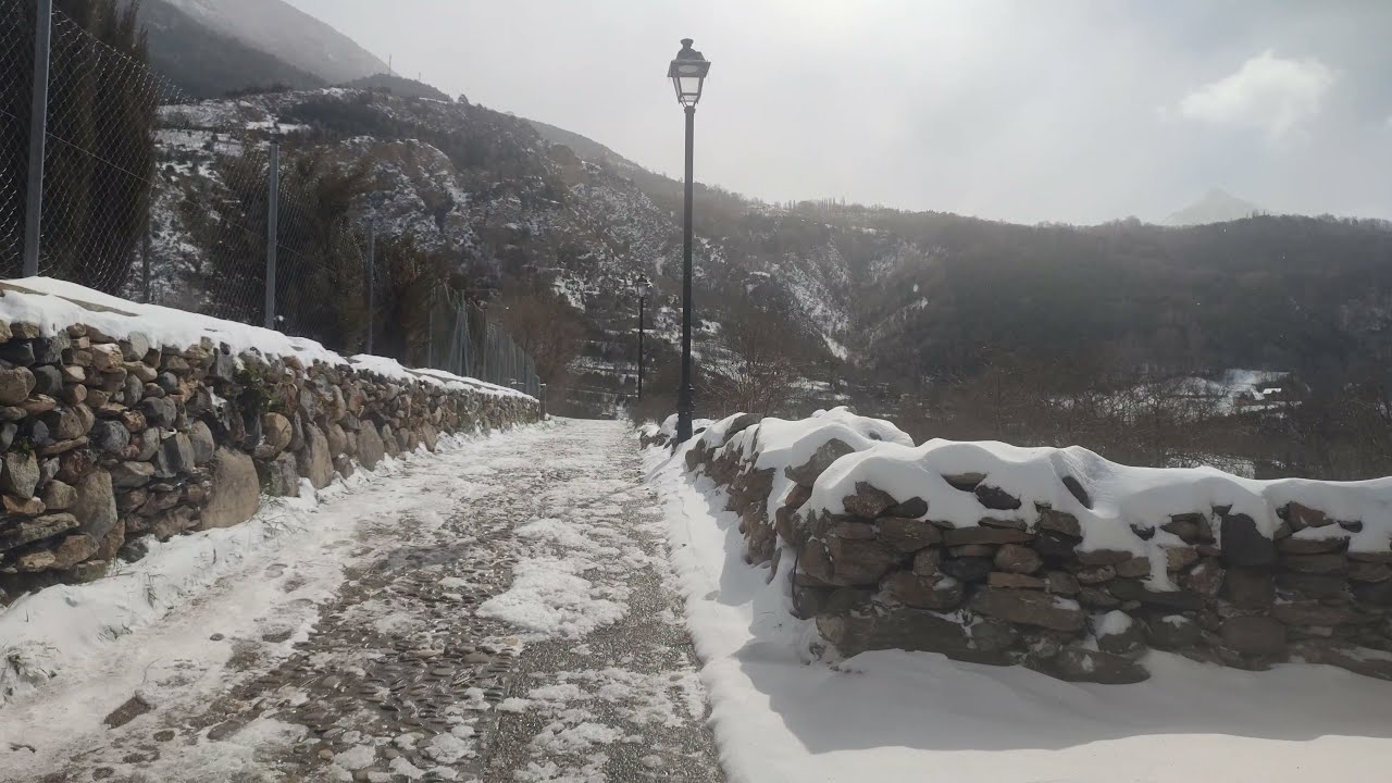 Paseo nevado por las afueras de Benasque