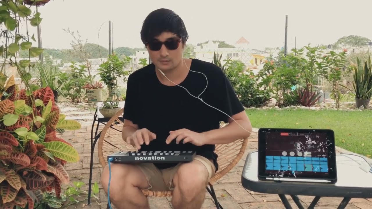 Ultra portable Setup: Koala Sampler x Novation Launchkey MK3 | LIVEBEAT 🌞🌊