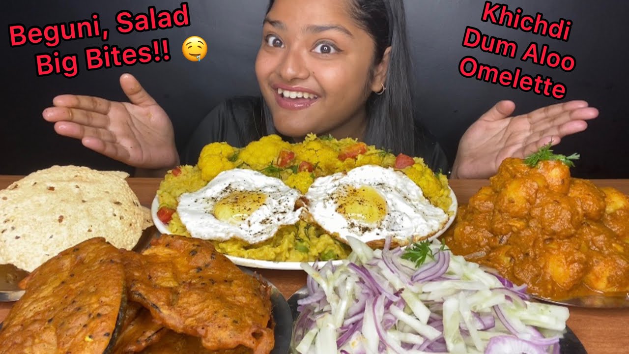 HUGE LUNCH! KHICHDI, OMELETTE, DUM ALU, BEGUNI, PAPAD, SALAD | BIG BITES | FOOD EATING VIDEOS