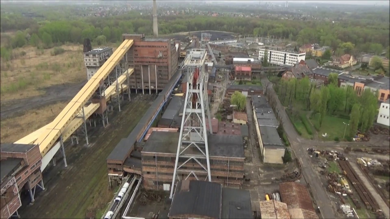 Wydobycie węgla. Praca szybu i maszyny wyciągowej.