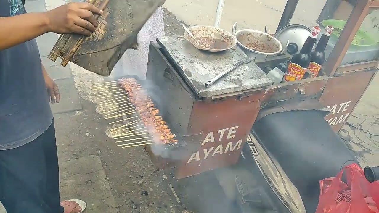 WOW..!!JUALAN CUMA 3 JAM LUDES 8 KODI SATE AYAM‼️ SATE + LONTONG HANYA 10K