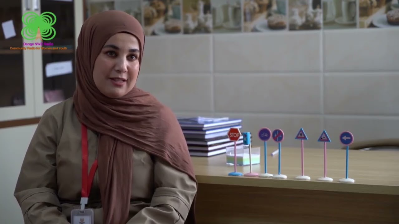 ژنان بەڕێوەبەر و ڕاهێنەری نوسینگەی شۆفێرین و ژن و پیاو پێکەوە ڕاهێنان دەکەن