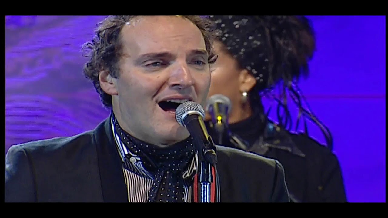 Delfins-Através da Multidão(Ao Vivo Na Baía de Cascais)(31 Dezembro 2009)