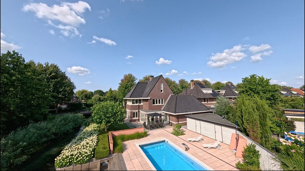 FPV Drone Tour I Fly with me through this luxurious villa in Dordrecht