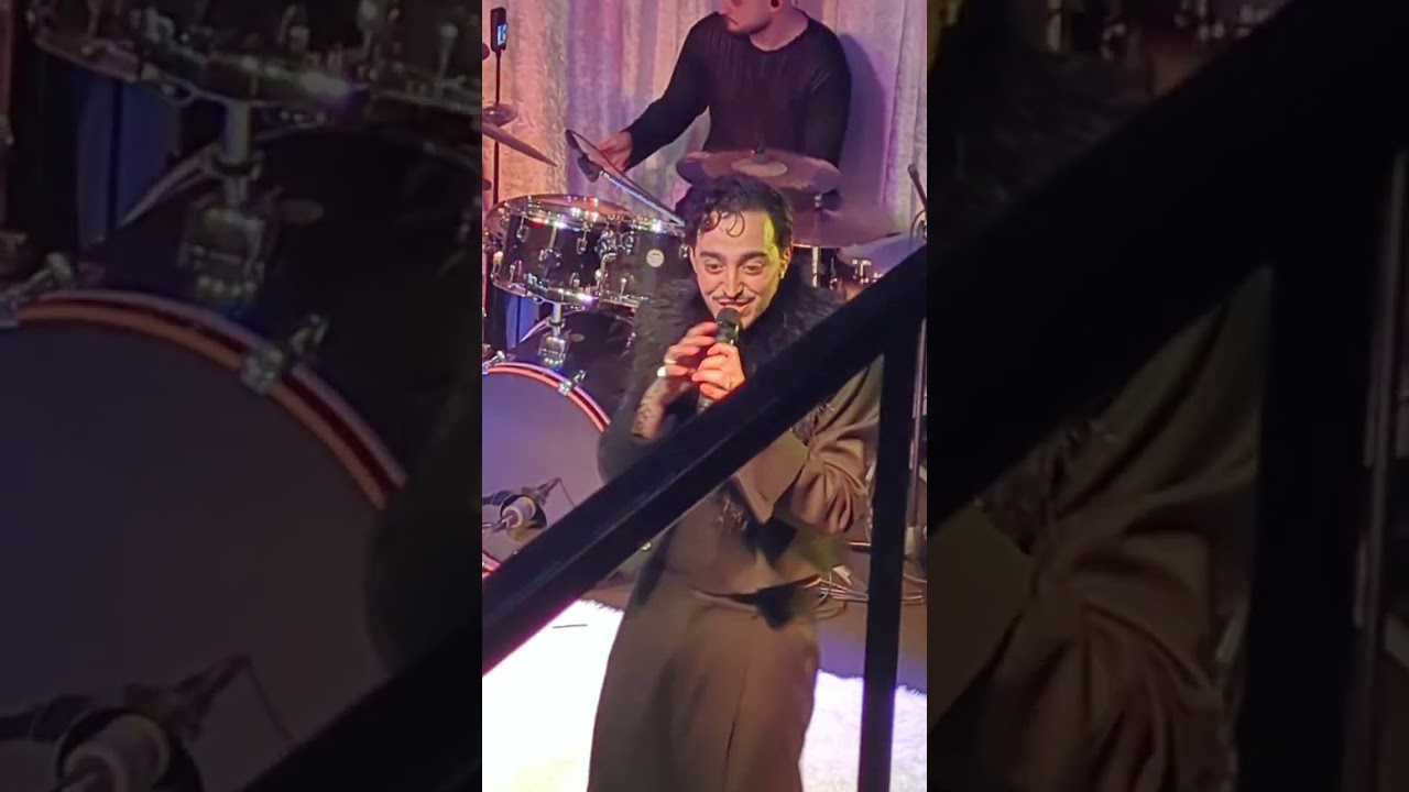 Viscardi - Chillo è nu buono guaglione (live @L'asino che vola Roma)