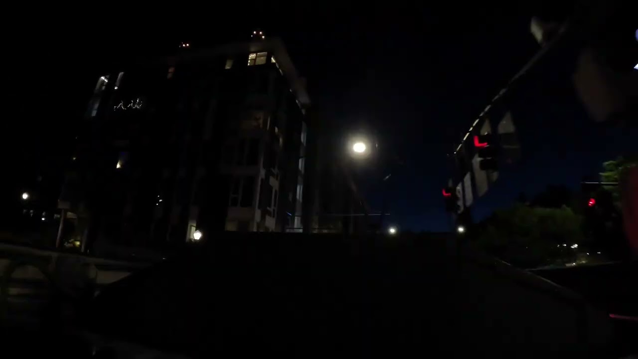 ROOFRIDE - train surfing TRIMET through the Robertson Tunnel [edit]