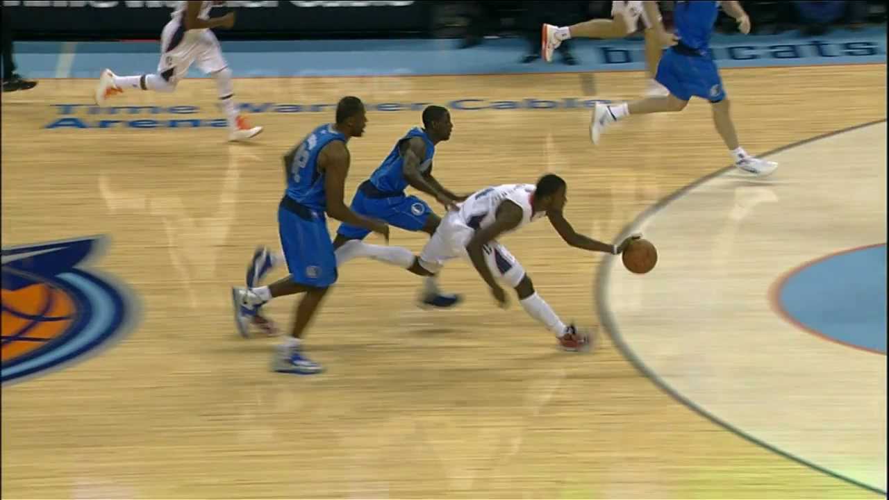 Michael Kidd-Gilchrist Scores with One Shoe