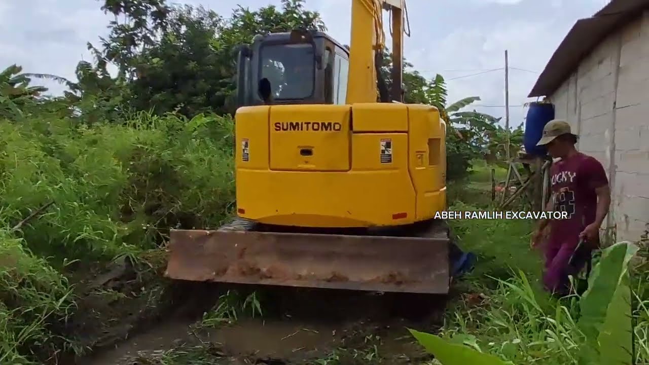 GEGER AIR KALI TUMPAH KE JALAN !!