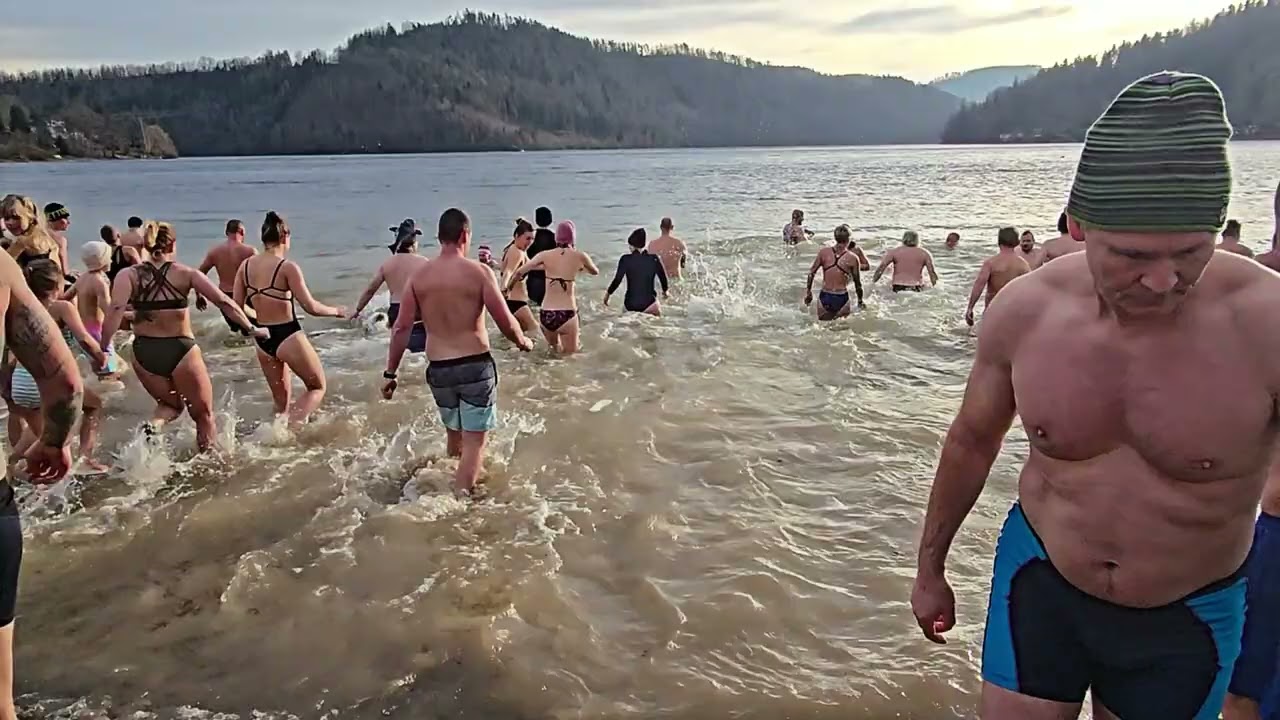 Neujahrsanbaden am Hohenwartestausee /  Alterbucht 2025 Thüringen