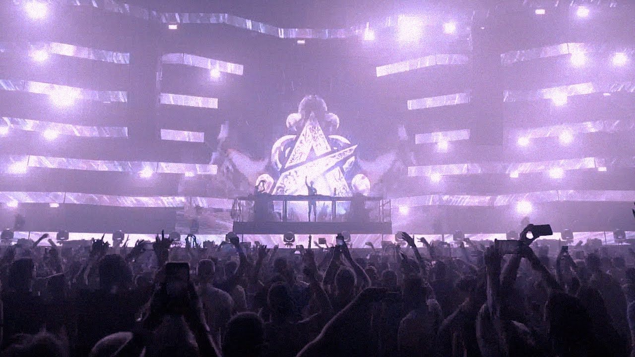 Andrew Rayel & Roxanne Emery - Never Going Down  (Richard Durand Remix) (Lyric Video)