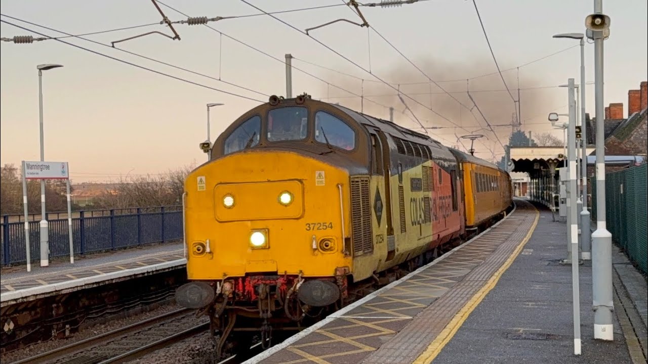Colas Rail 37254 and 37057 power through Manningtree working 1Q18 28/1/26 