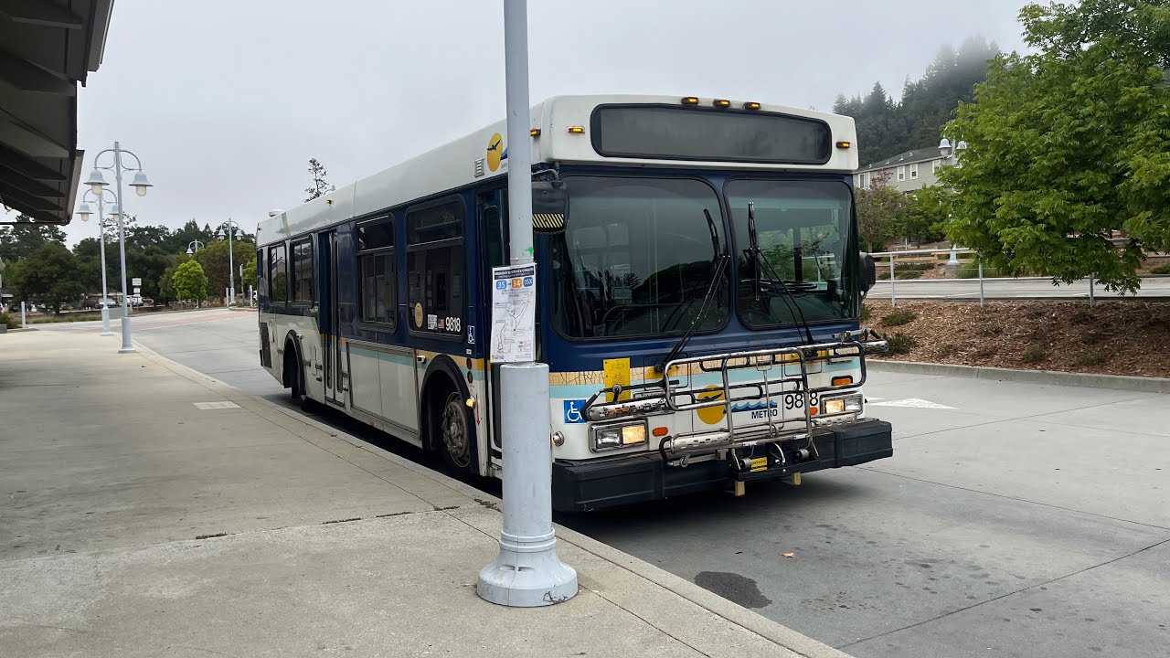 Santa Cruz Metro 1998 New Flyer D35LF #9818