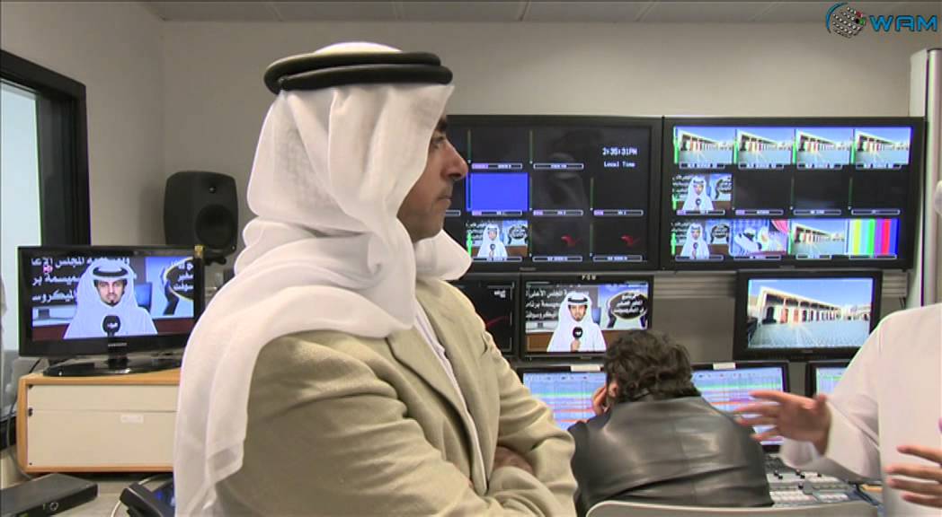 سيف بن زايد يلتقي عبدالله بن ناصر في الدوحة