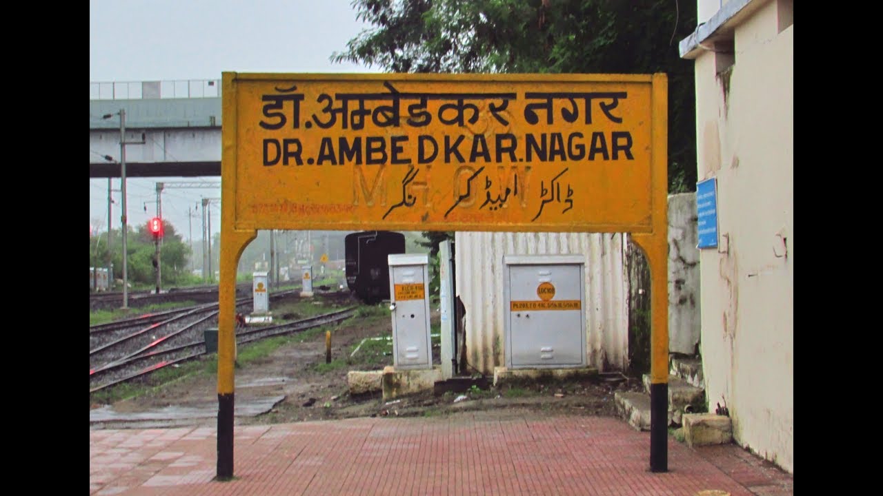 Dr Amedkar Nagar (MHOW) Departure: Meter Gauge train watches Broad Gauge train exit!