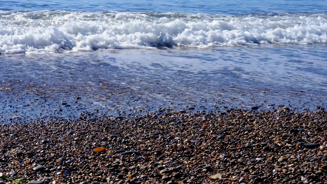 Ocean Waves on a Pebble Beach 🌊 Natural Sea Sounds | 2 Hours 4K Relaxing Beach Ambience