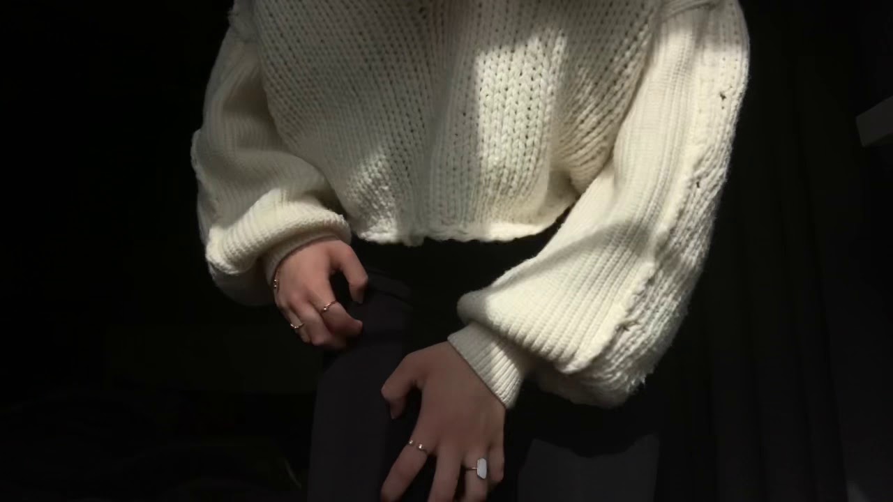 ASMR- leggings scratching