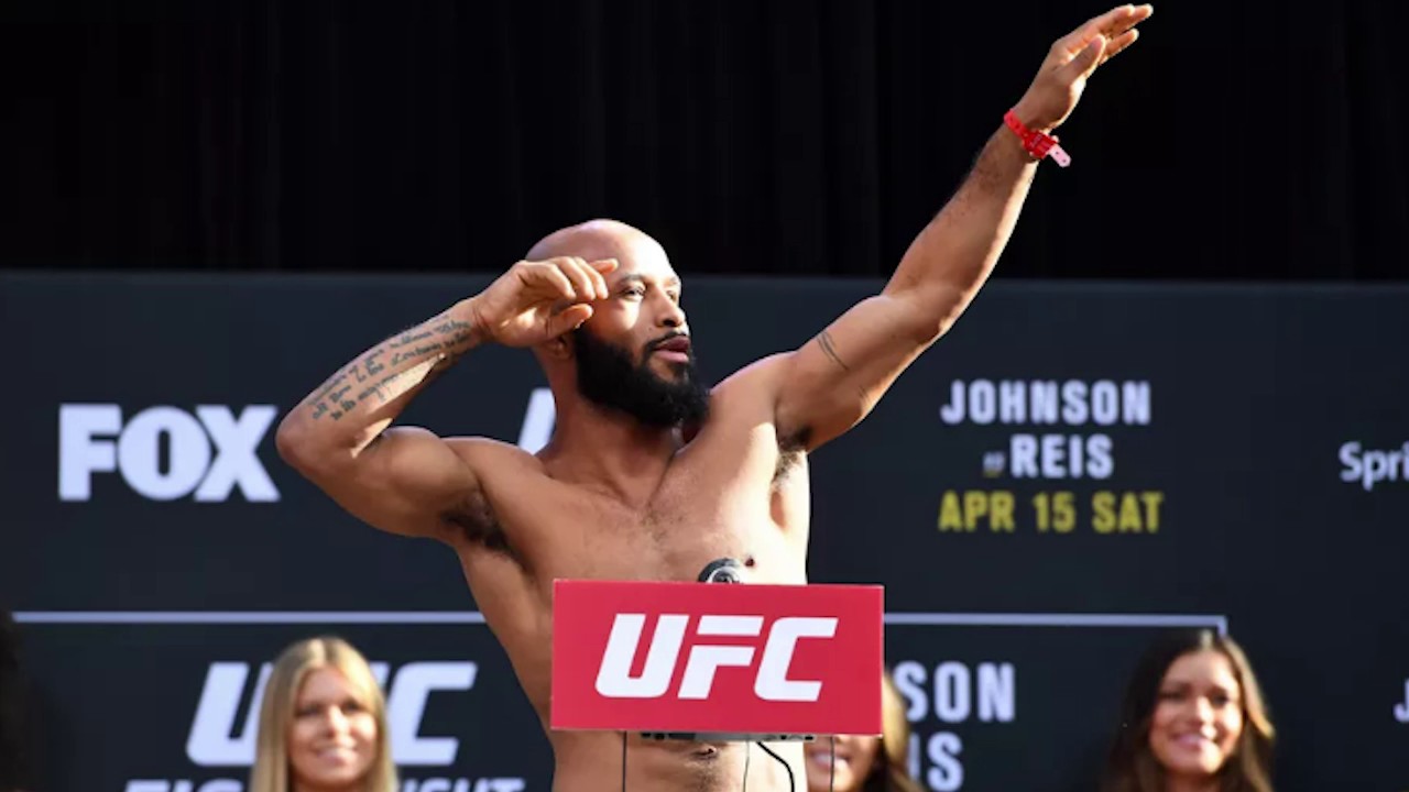 UFC on FOX 24 results: Demetrious Johnson bloodies, taps Wilson Reis to make UFC history