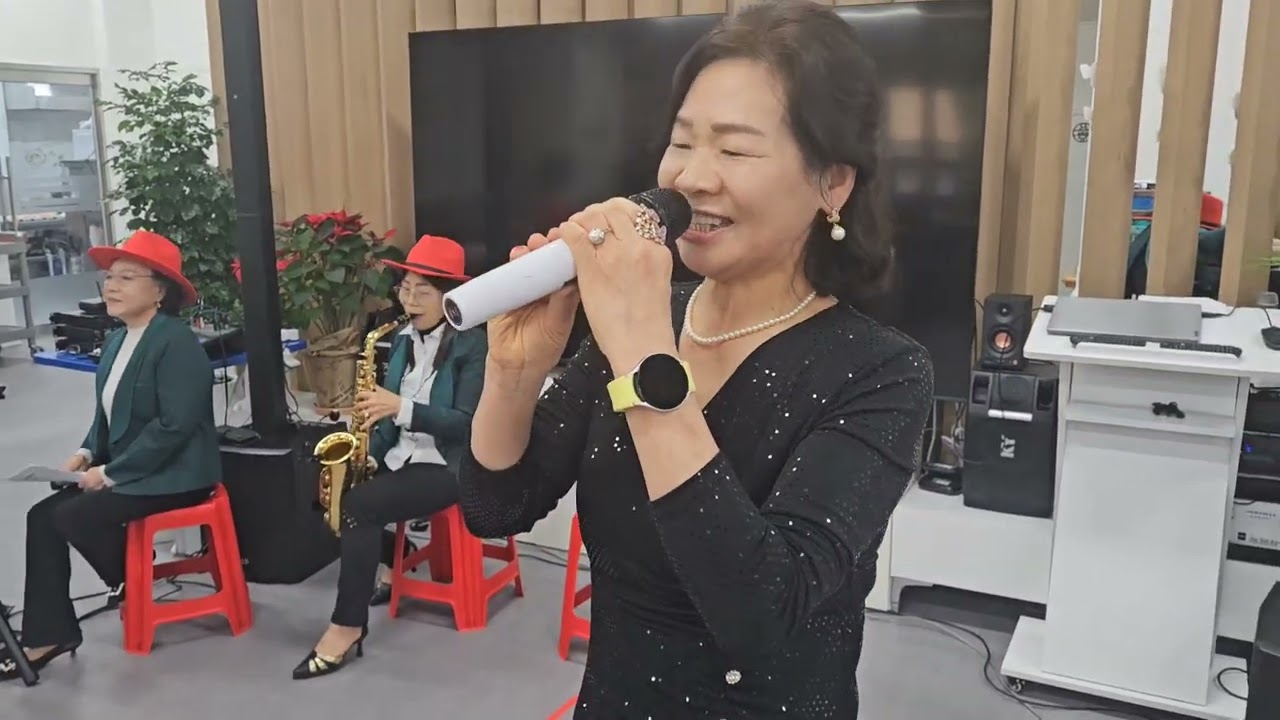 이남연회원님 한많은 대동강 심청이복지센터 음악봉사 