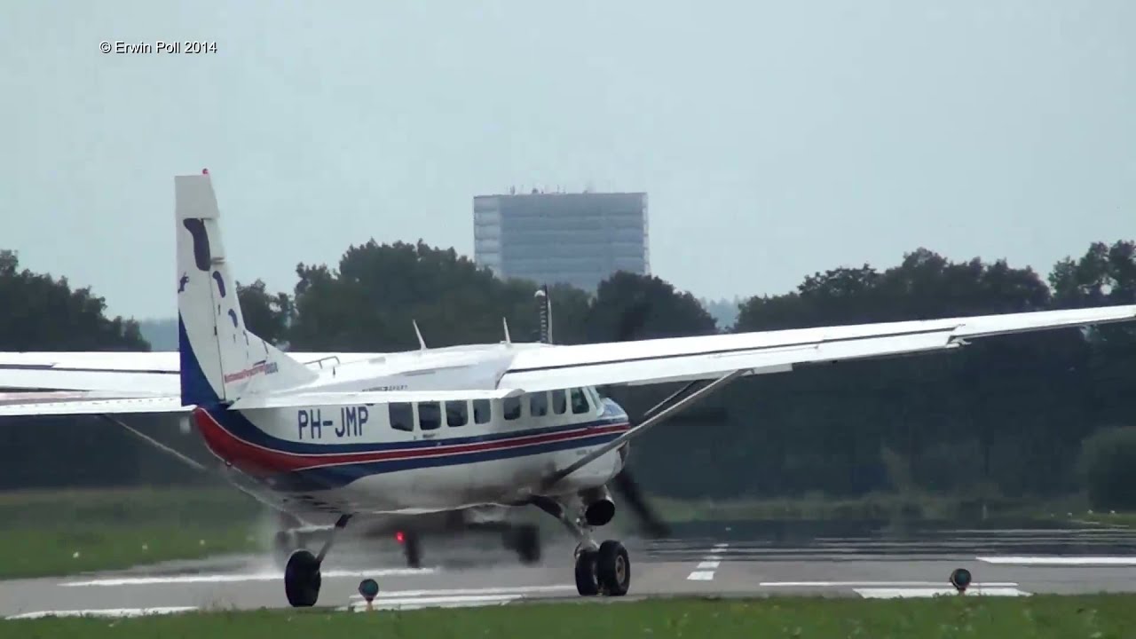 MassJump Practice with Pink skyvan & 2 Supervans 900 Teuge Airport Holland 31-08-2014