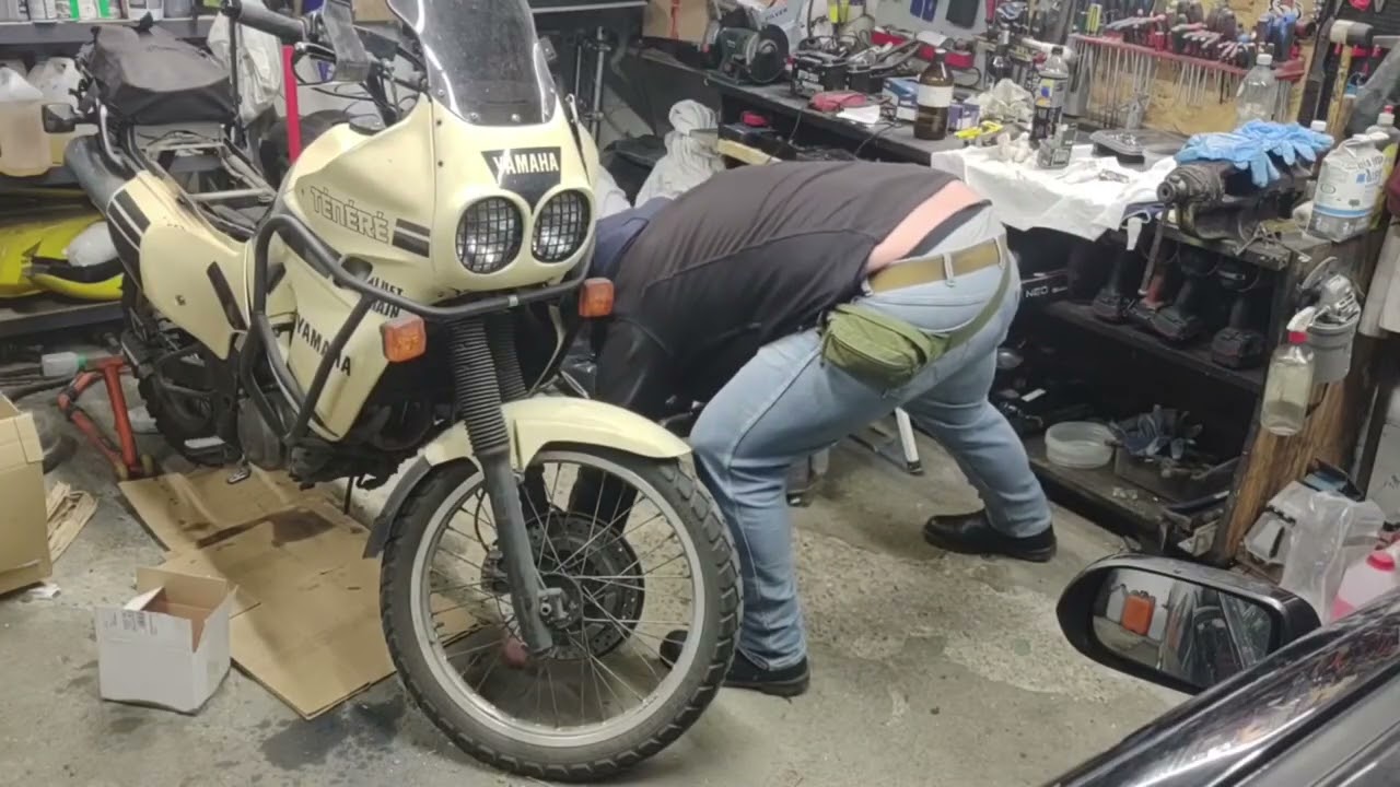 Yamaha XTZ 660 Tenere: rozbieramy motocykl do remontu zawieszenia