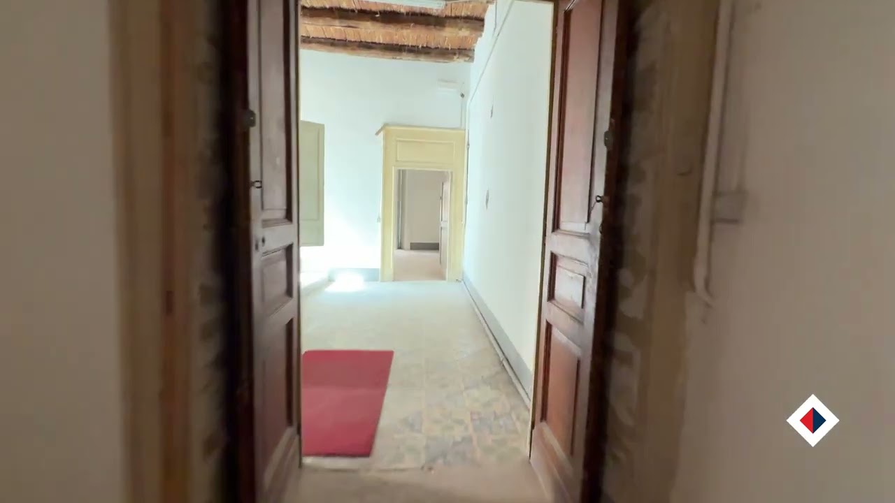 PRESTIGIOSO IMMOBILE STORICO NEL CUORE DI SALERNO