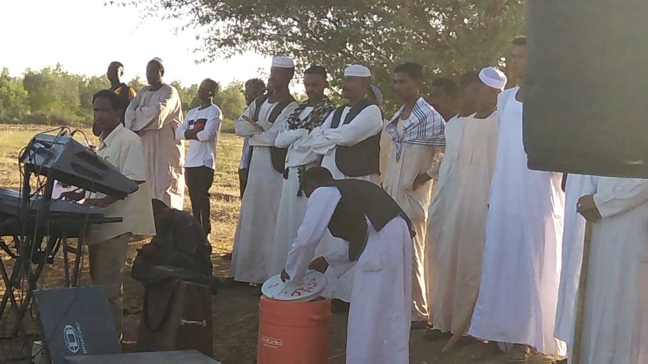 الفنان نجم الدين و احمد الداقه : العريس محمد حسين عثمان القرية ام قرقور من ابناء الخوالدة