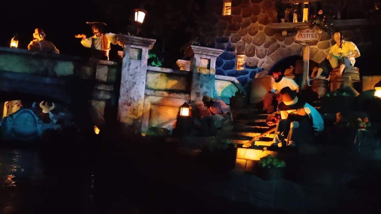 Disneyland Paris - Pirates of the Caribbean Ride POV