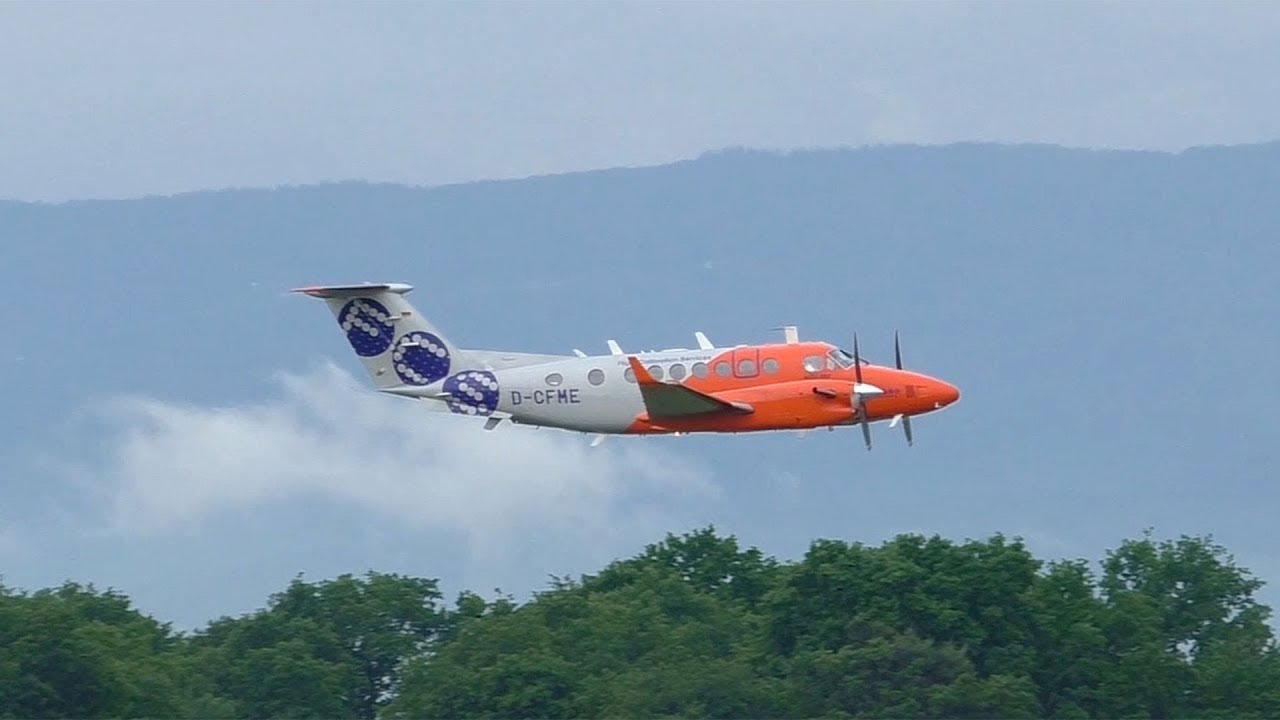 FCS Beechcraft King Air 350 takeoff and low pass at Graz Airport | D-CFME