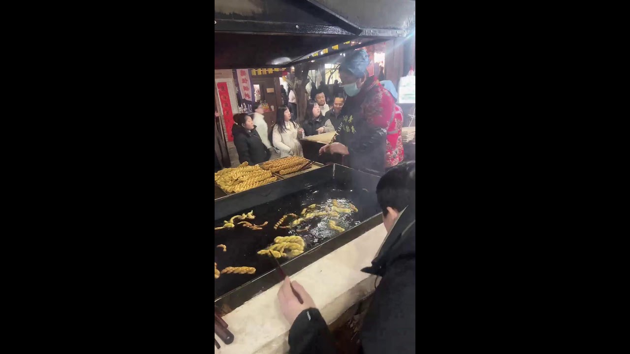 Magical Chinese street food 神奇的中国街头美食  不思議な中国の街グルメ