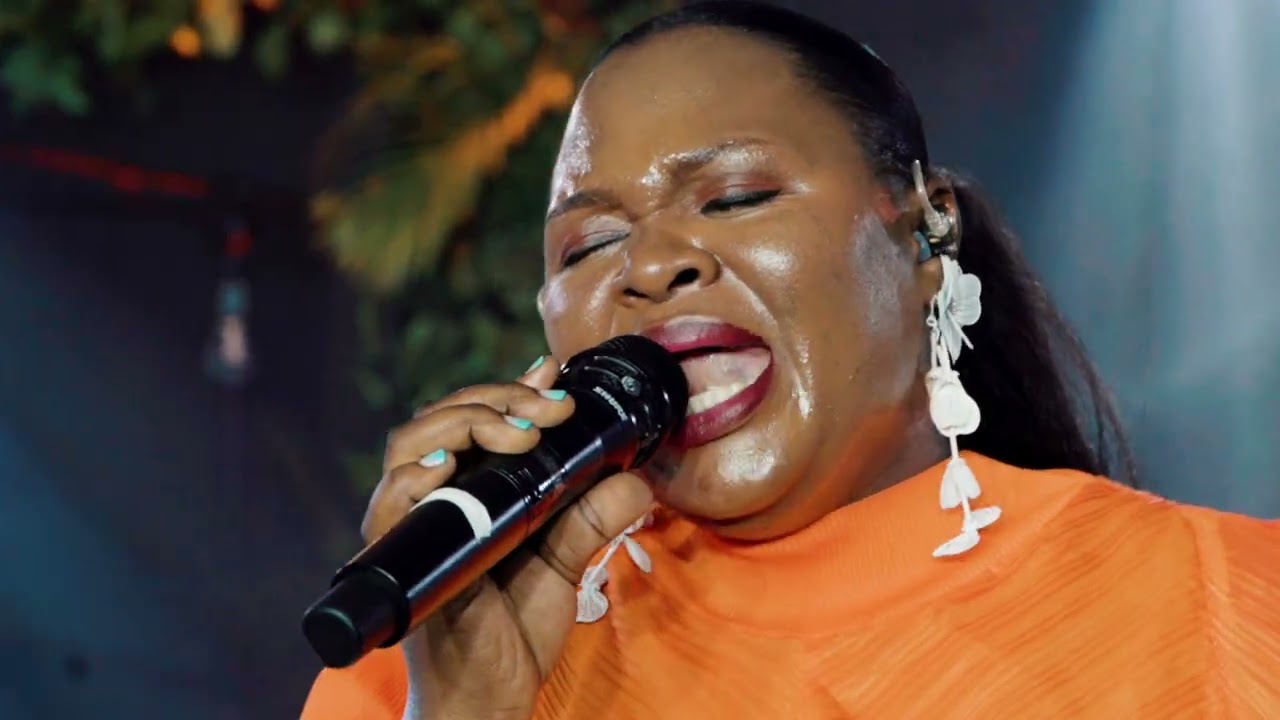 Frida Denis ft Jastin Asifiwe - Usinyamaze (Official Live Music Video)