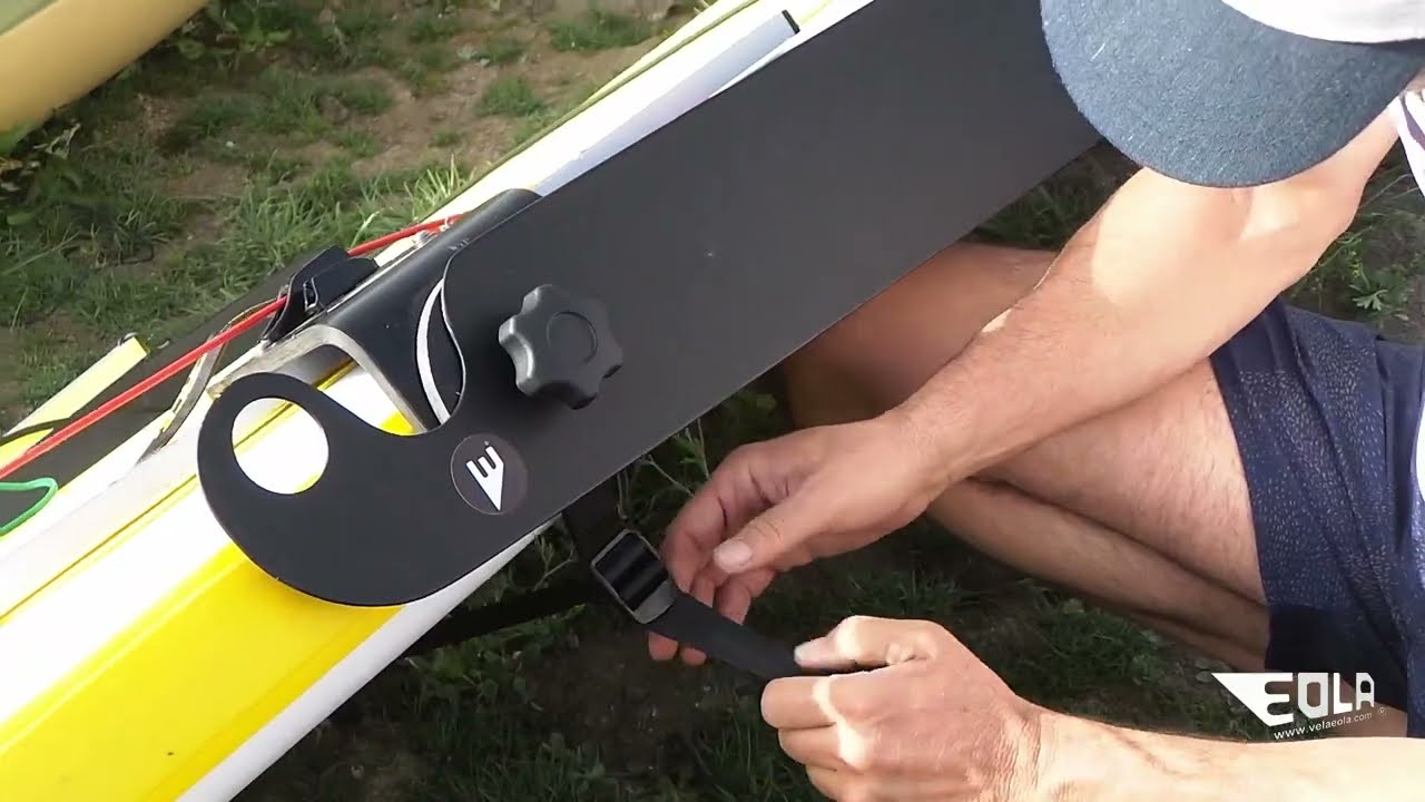Paddle surf EOLA con vela, orzas abatibles y estructura universal en A