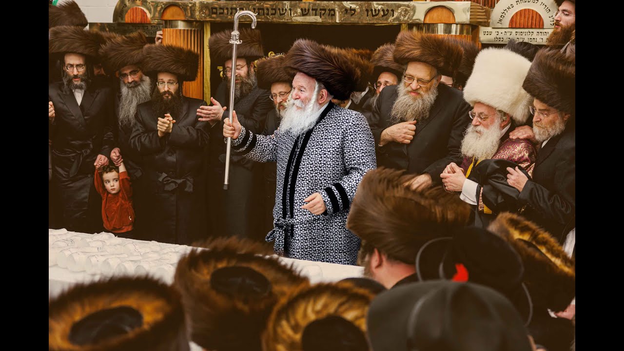 Bobov Shushan Purim "Rimplin Tish" 2023
