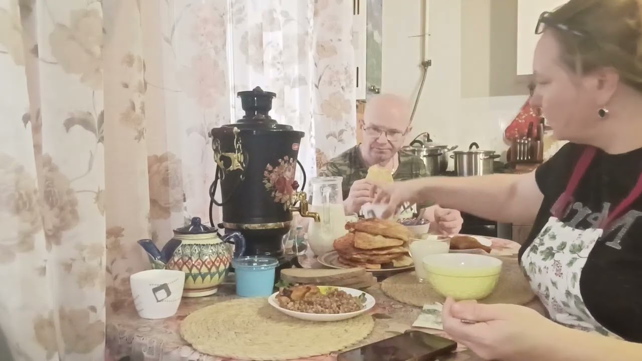 МУЖ КОЕ-ЧТО КУПИЛ, ПРИГОТОВИЛА, НАЖАРИЛА, СЕМЬЯ ОБЕДАЕТ... 