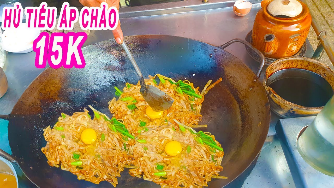 Xe Hủ Tiếu Áp Chảo 33 năm chỉ bán 1 món của Người Hoa ở Sài Gòn