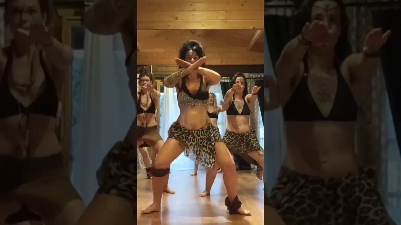 La vida es un carnaval, mueve las caderas
