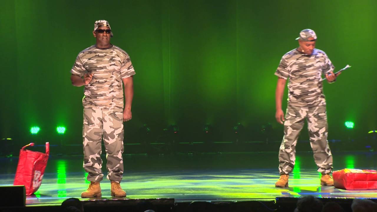 Deng Boy geven een Inburgeringscursus Typisch Surinaams in Carré (Juni 2013)