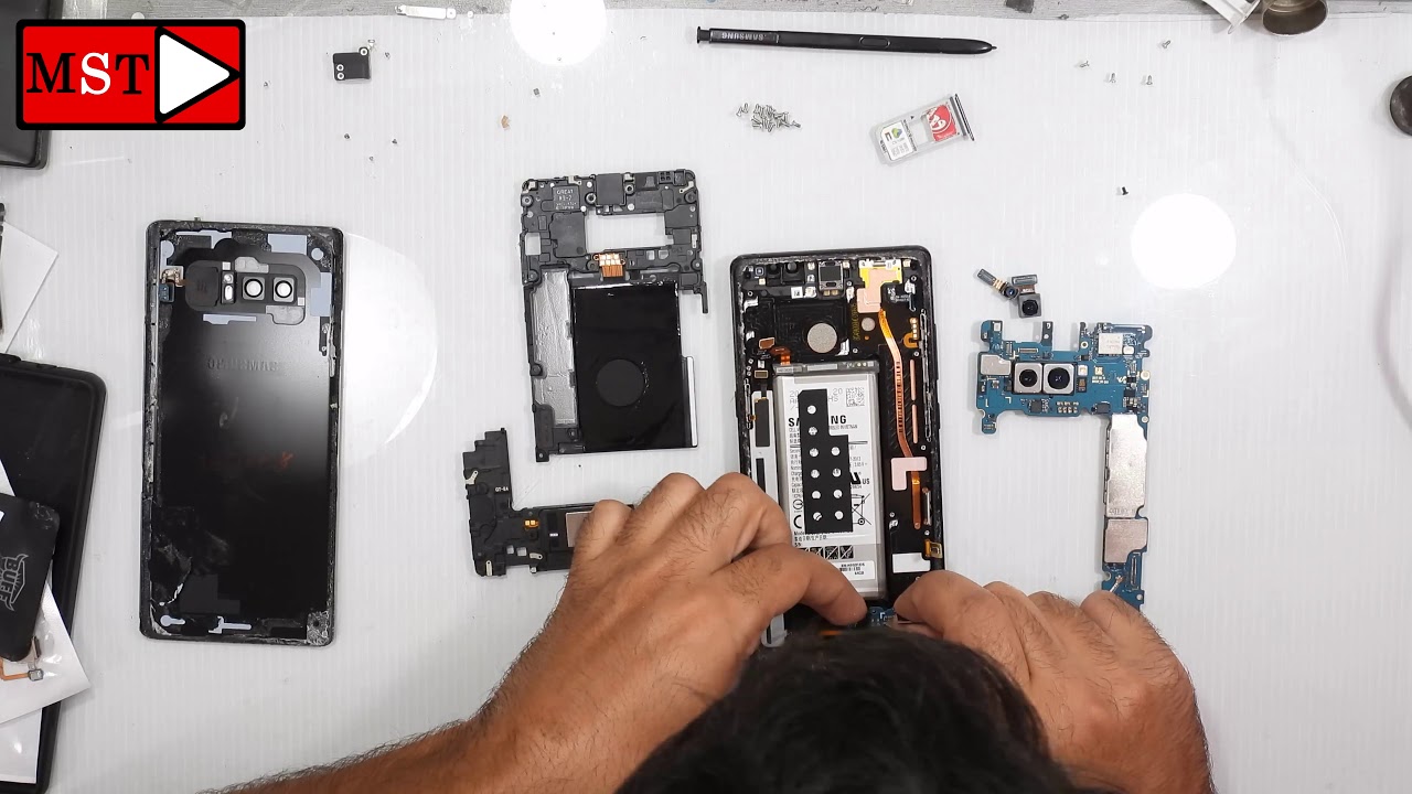 Замена шлейфа динамика и разъема зарядки Samsung Note 8