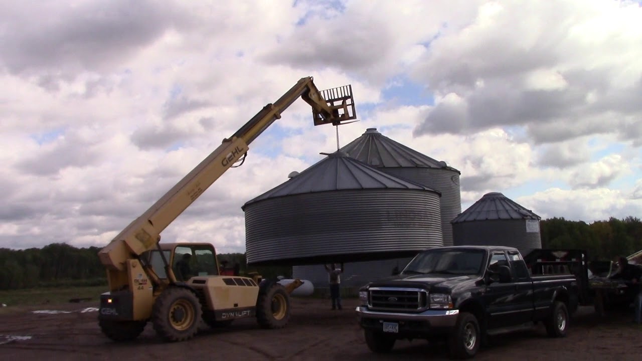 Unloading 21' Grain Bin from Trailer