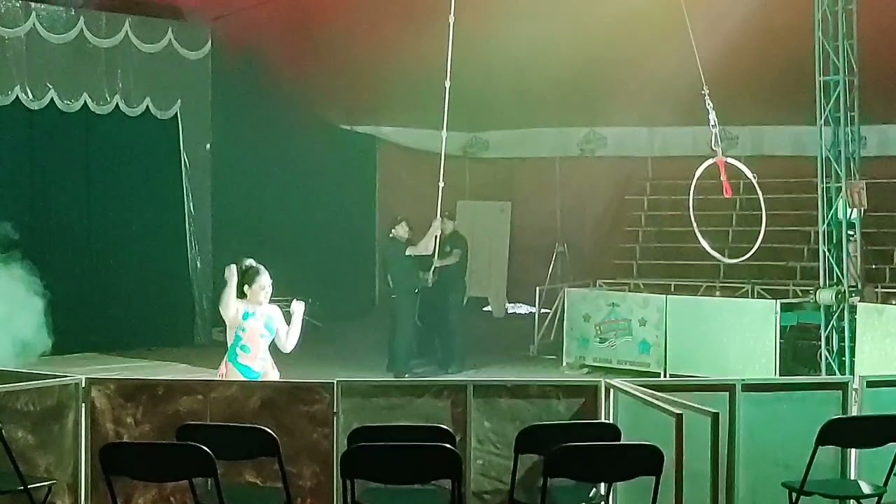 Circo 2021 🎪 / Acrobacias en el aire con un aro 💨⭕ / HABANA circus