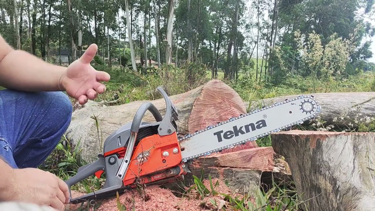 Motosserra TEKNA CS58P - Amaciando Motor e Cortando MADEIRA DURA