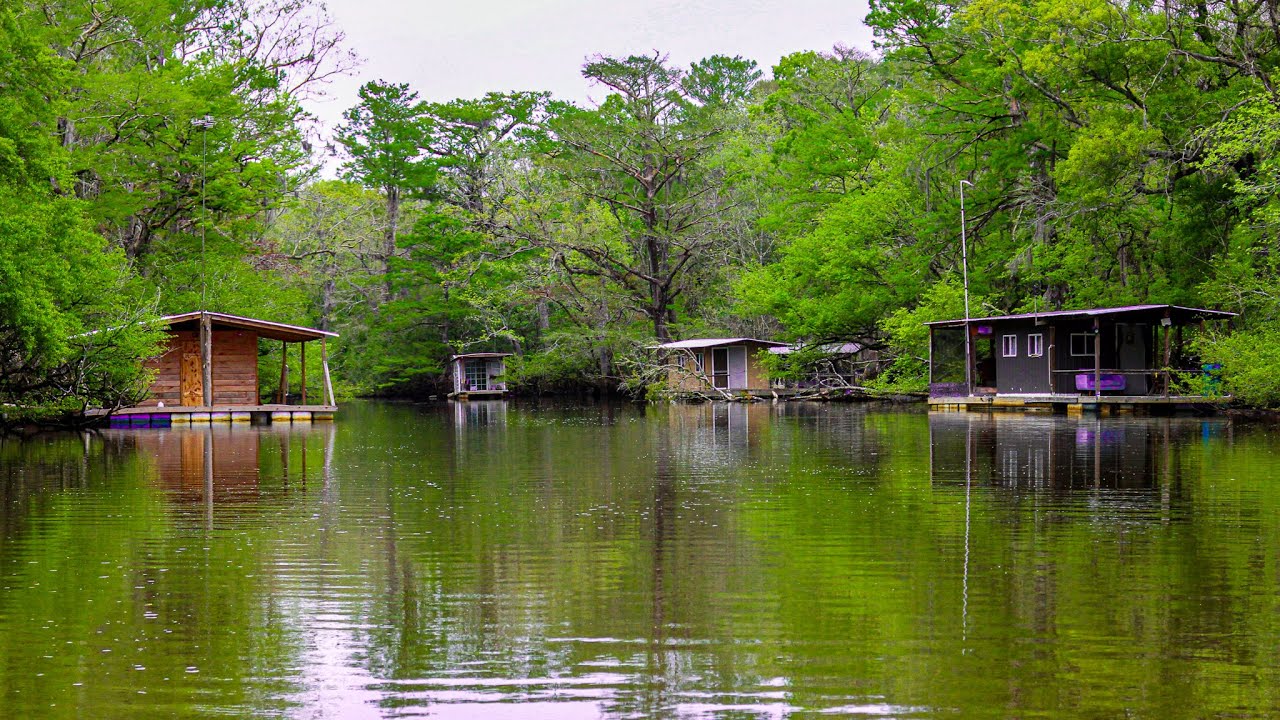 We found a house boat city in a dead river!