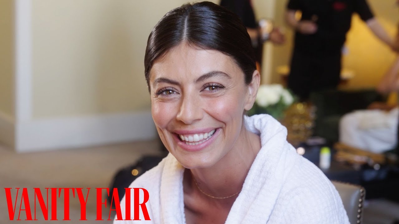 Alessandra Mastronardi si prepara per il red carpet alla Mostra del Cinema di Venezia