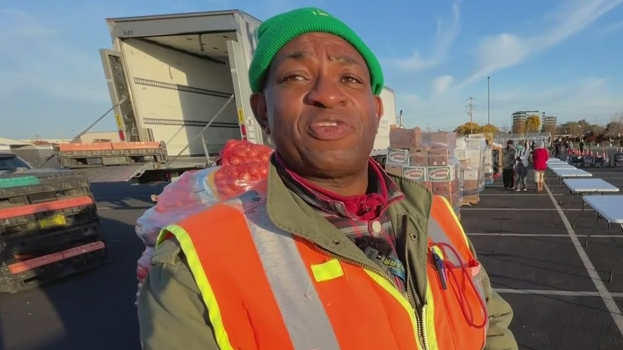 Second Harvest of Silicon Valley volunteer works as a one-man distribution team