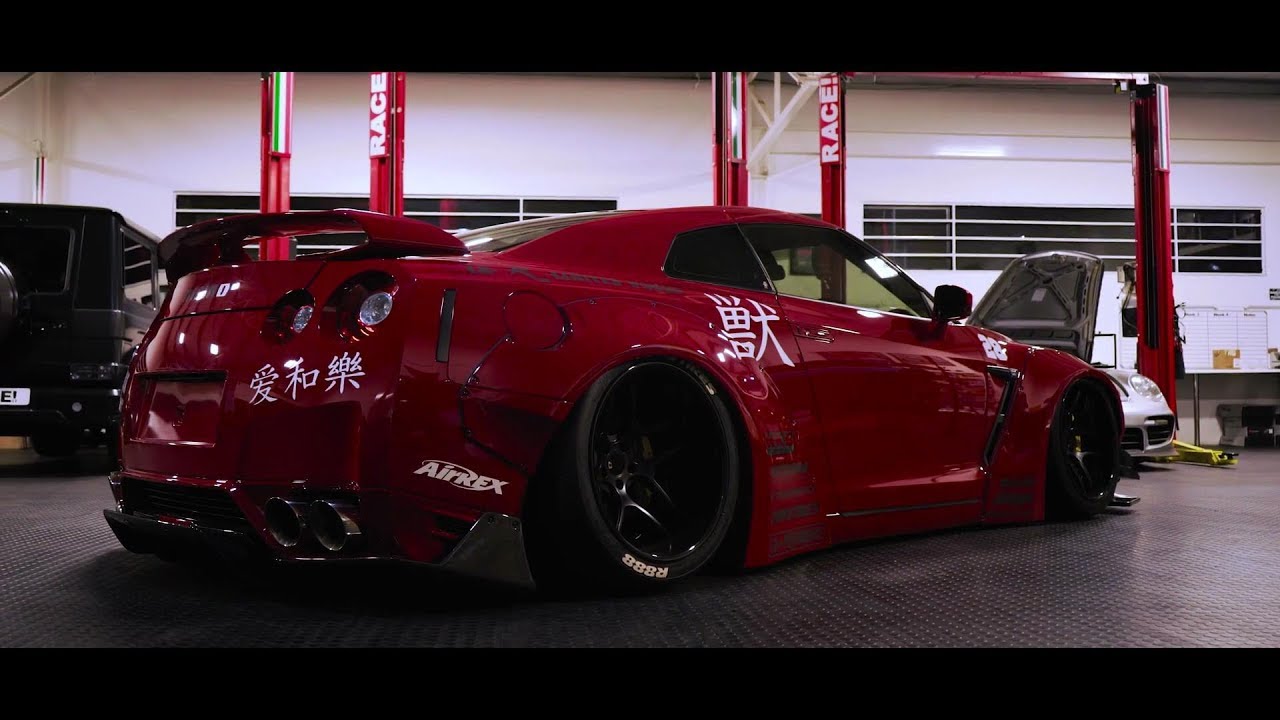 Rare FERRARI RED Nissan GT-R R35 FT. ARMYTRIX GTR Exhaust & LBWK Liberty Walk By RACE! South Africa